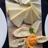 La Cueva De Nemesio food