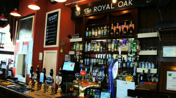 The Royal Oak Dentro