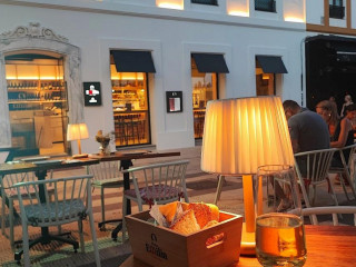 Doña Emilia Manolo Mayo