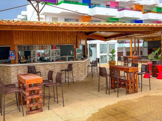 Tahiti Beach Eat Drink