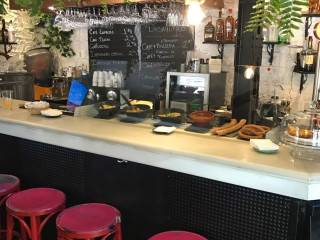 Cafe De La Reina