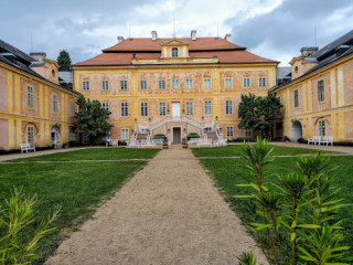 Krásný Dvůr Chateau