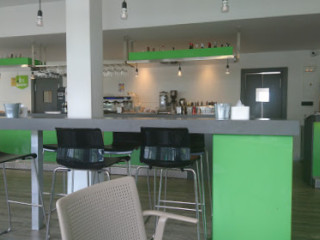 Y Cafeteria Corner