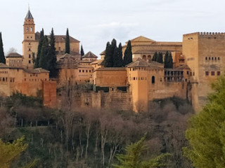 Puerta De La Alhambra Sl.