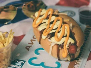 Ca"puchi Hot Dog