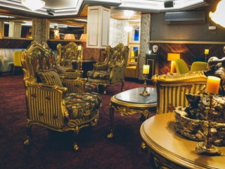Royal Lounge 73