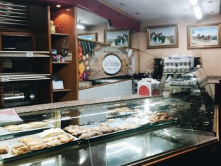 Panadería Y Pastelería La Alacena