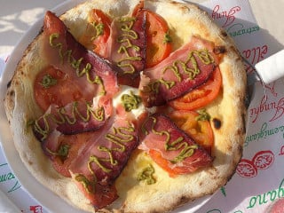 Trattopizza L'italia En La Mesa